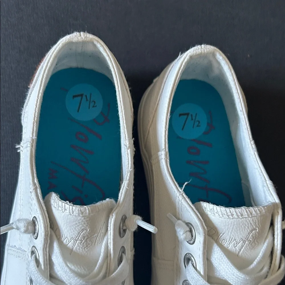 Women's White Casual Lace-Up Sneakers - Picture 3 of 3
